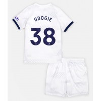 Camiseta Tottenham Hotspur Destiny Udogie #38 Primera Equipación Replica 2023-24 para niños mangas cortas (+ Pantalones cortos)